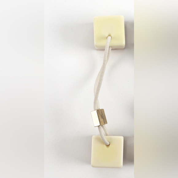 Authentic Louis Vuitton cube elastic hair tie white resin - Picture 3 of 3